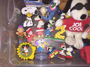 lot 142 image: Peanuts Characters Lot