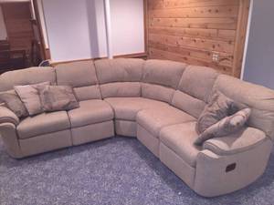 lot 164 image: Three Piece Sectional Couch