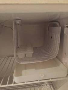 lot 193 image: Kenmore Dorm Fridge