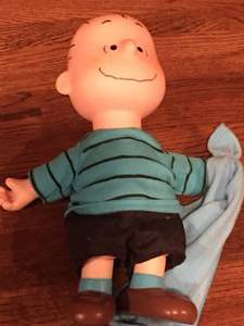 lot 209 image: Vintage Peanuts Dolls