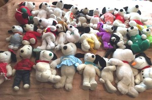 lot 212 image: Huge Lot of Plush Snoopys