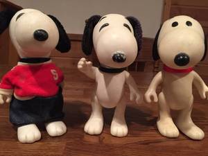 lot 213 image: Vintage Bendable Snoopys