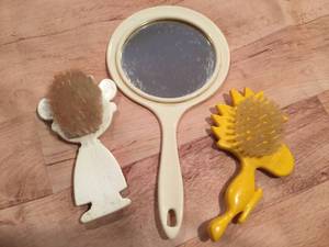 lot 230 image: Two Vintage Peanuts Brushes And A Mirror