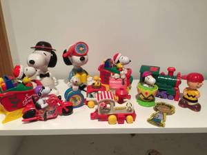 lot 234 image: Plastic Peanuts Lot