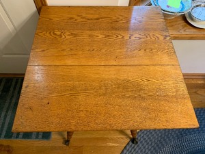 lot 69 image: 1900s Oak Parlor Table