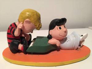 lot 246 image: Danbury Mint Peanuts Collection