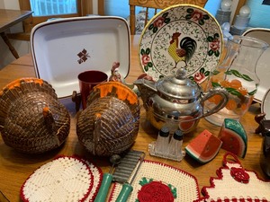 lot 70 image: Lot of Misc Kitchen Items