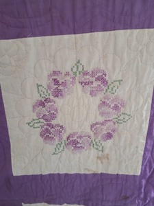 lot 270 image: Quilt