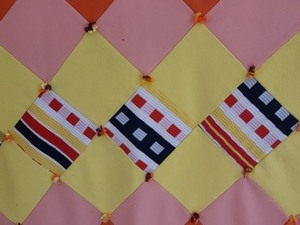 lot 274 image: Antique Quilt