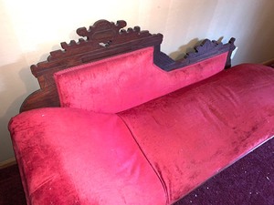 lot 263 image: Antique SofaFainting Couch