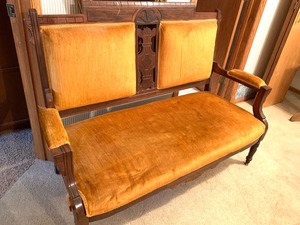lot 255 image: Antique Parlor SofaSeetee