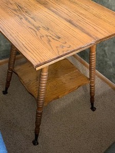 lot 72 image: Antique Oak Parlor Table