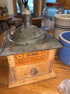 lot 85 image: Lot of Vintage Kitchen Items