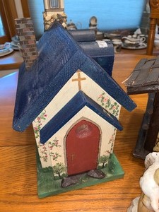 lot 90 image: Manger and Church Figurine
