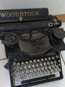 lot 88 image: Antique Typewriter