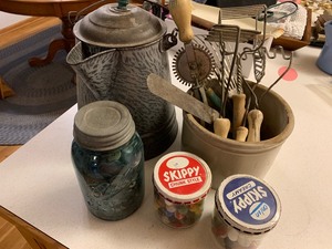 lot 143 image: Vintage Items