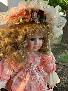 lot 288 image: Studios Editions by Dynasty Doll- Diana