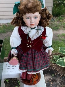 lot 292 image: Geppeddo Series - Collector Doll