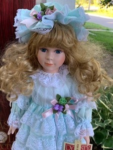 lot 295 image: Dynasty Doll Collection-