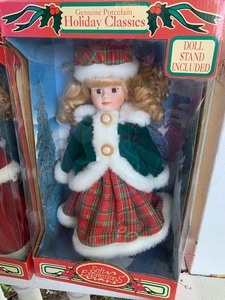lot 302 image: Pair of Collector Dolls- Porcelain Soft Expressions