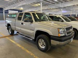 lot 4 image: 2004 Chevrolet Silverado 2500HD LT 4x4 Duramax
