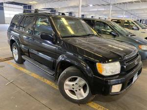 lot 13 image: 2001 Infiniti QX4 4x4