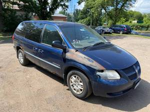 lot 17 image: 2001 Dodge Grand Caravan Sport