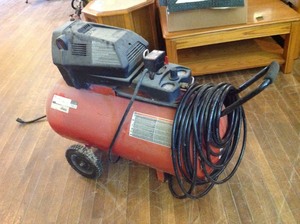lot 4 image: Craftsman 6HP  33 Gallon Air Compressor