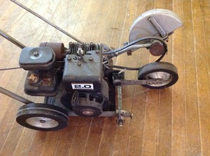 lot 13 image: White Lawn Edger