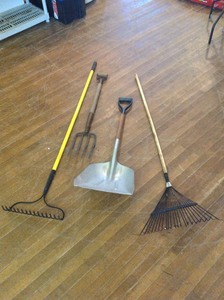 lot 16 image: Yard Tools