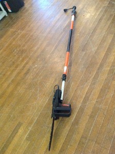 lot 25 image: 10 Adjustable Pole Chain Saw