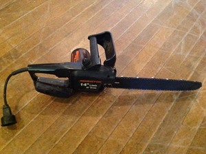 lot 34 image: Remington 14 Limb N Trim Electric Chainsaw
