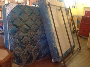 lot 45 image: Queen Size Bed