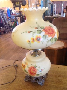 lot 51 image: Lamp