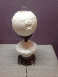 lot 52 image: Lamp