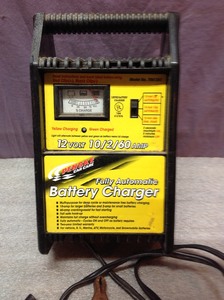 lot 72 image: 12 Volt Battery Charger