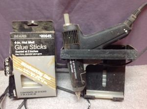 lot 78 image: Glue Gun & Glue Sticks
