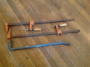 lot 80 image: Clamps & Pry Bar