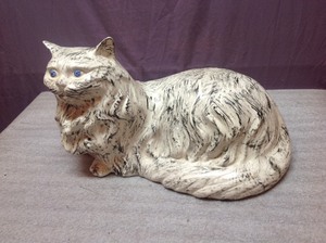 lot 115 image: Cat Decor