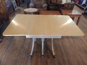 lot 138 image: Drop Top Table with Leafs