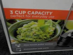 lot 73 image: Black and Decker One Touch Chopper...