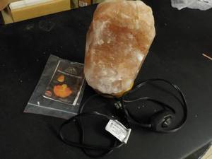 lot 153 image: Himalayan Salt Lamp needs a bulb...