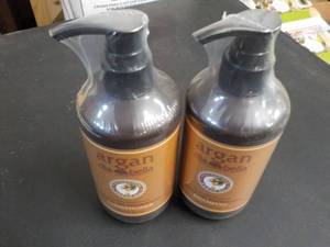 lot 174 image: 2 - 10.1 Bottles Argan Diabella Sha...