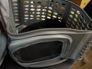 lot 198 image: Pet Magasin Travel Pet Bed in Trave...