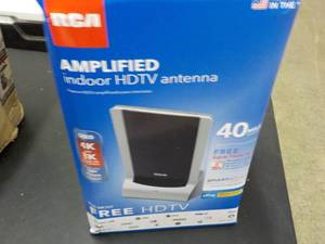 lot 252 image: RCA Amplified Indoor HDTV antenna 4...