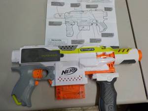 lot 304 image: Stryfe Nerfgun with Blaster, Drop G...