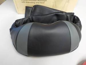 lot 322 image: MaxKare Shiatsu Shoulder Massage wi...