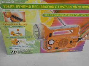 lot 368 image: Solar Dynamo Rechargeable Lantern w...