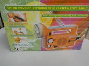 lot 372 image: Solar Dynamo Rechargeable Lantern w...
