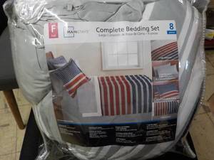 lot 353 image: complete bed set...